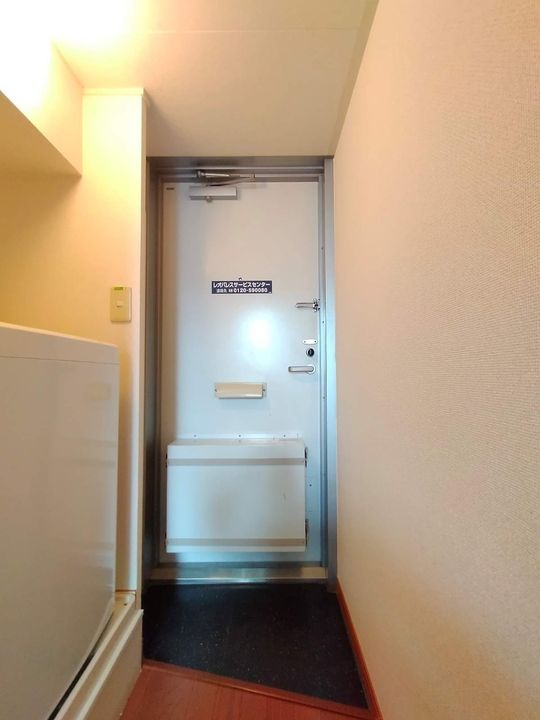 レオパレス東山本の玄関