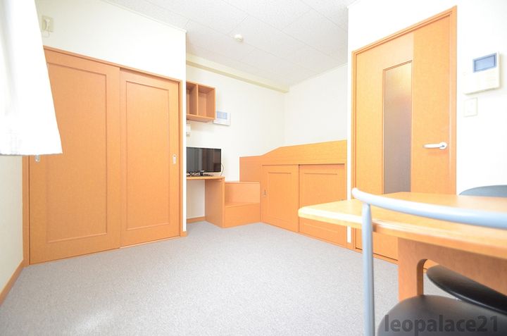 レオパレスワンズライフの居間