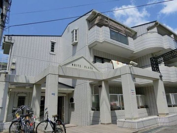 ホワイトプラザの外観