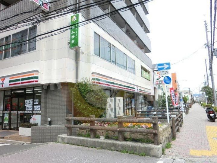 ホワイトプラザの周辺