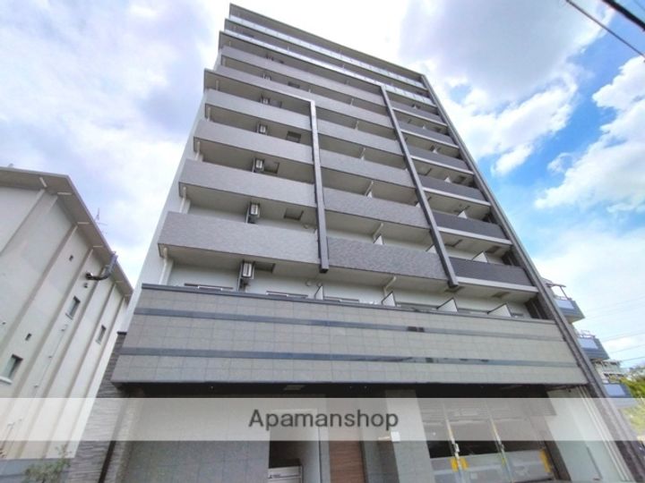 CROSS COURT高槻富田駅前の外観