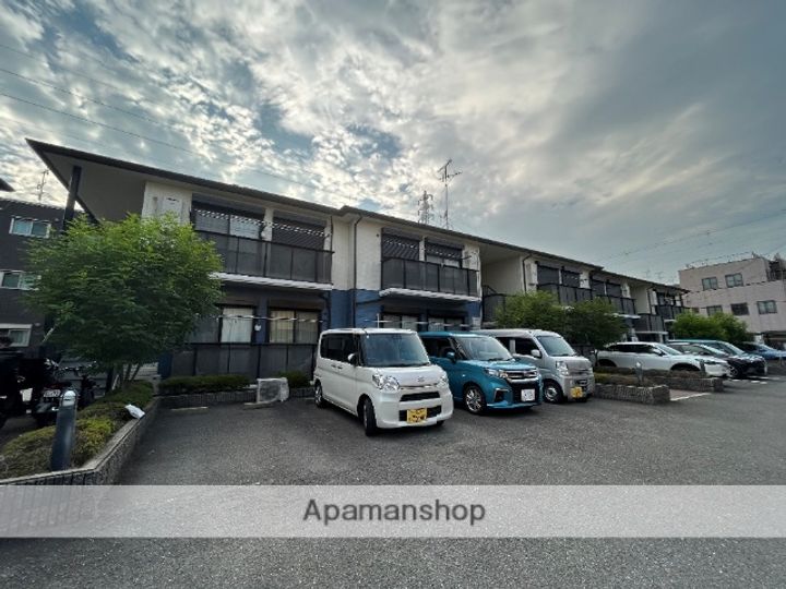 コートジュネスの外観