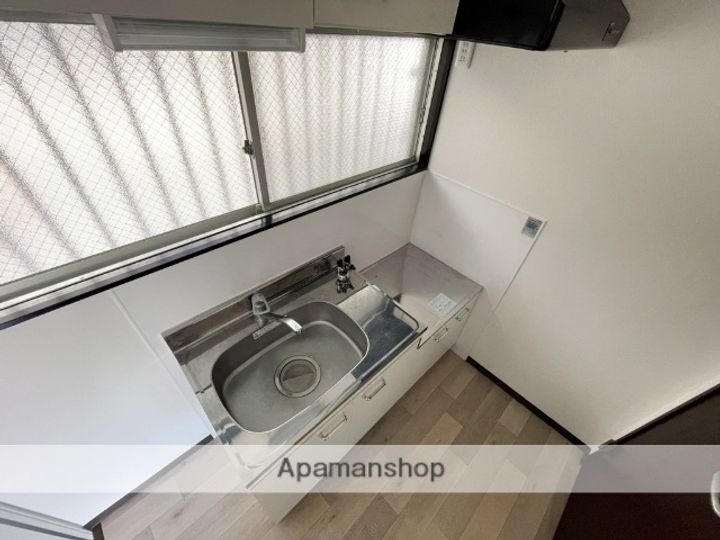 大阪府東大阪市金岡1丁目の賃貸アパートのキッチン