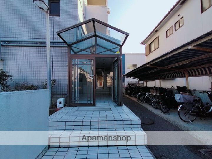 ルネ・アルマーニのその他画像
