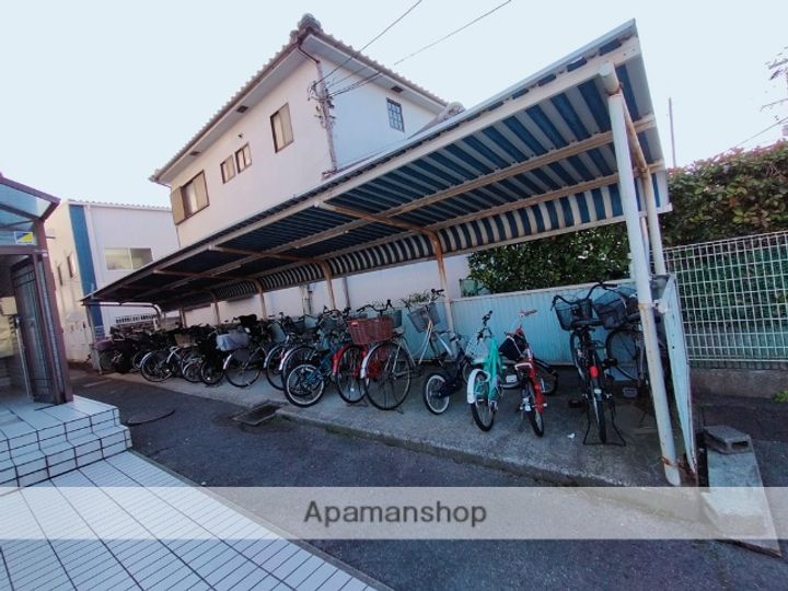 ルネ・アルマーニのその他画像