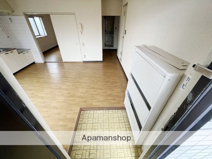 大阪府東大阪市金岡4丁目の賃貸マンションの玄関