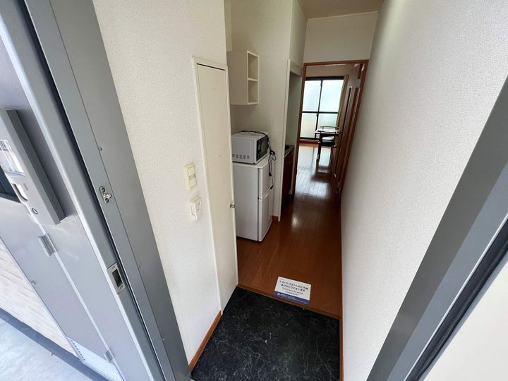 レオパレス旭町の玄関