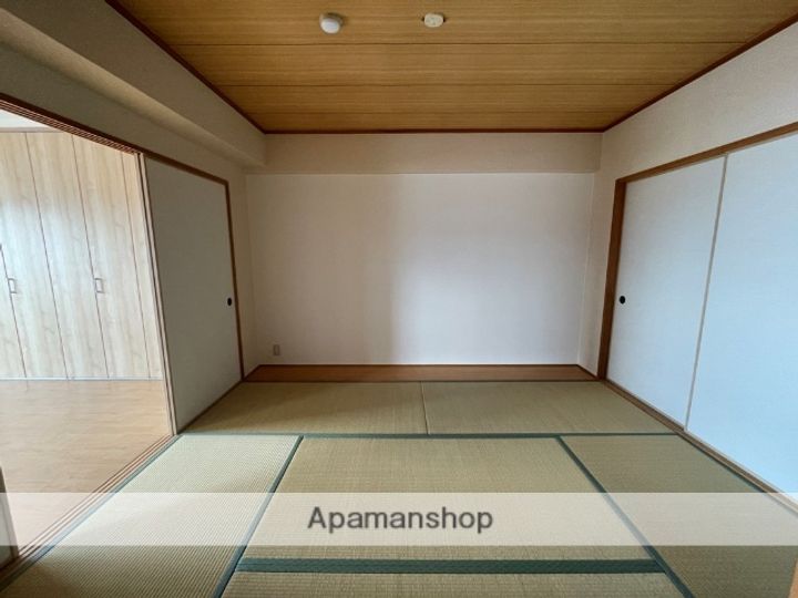 ラポール山賀の内装