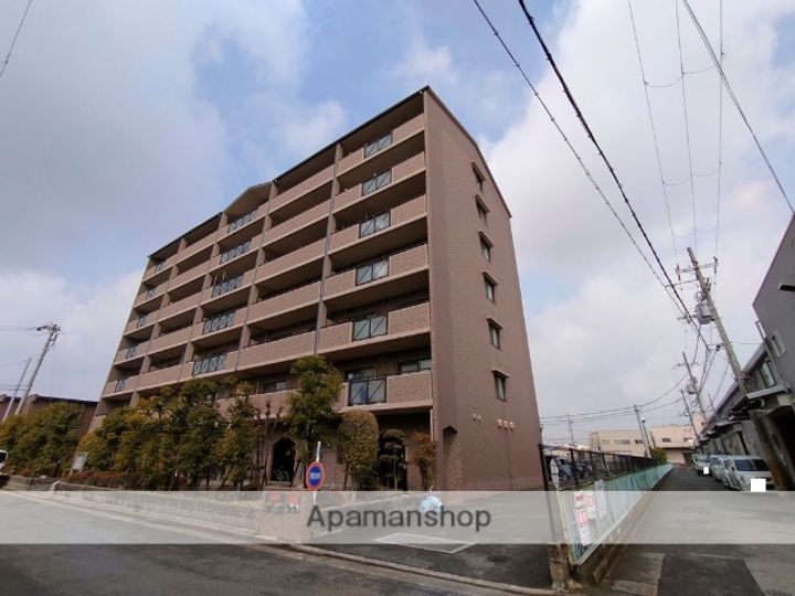 ラポール山賀の外観