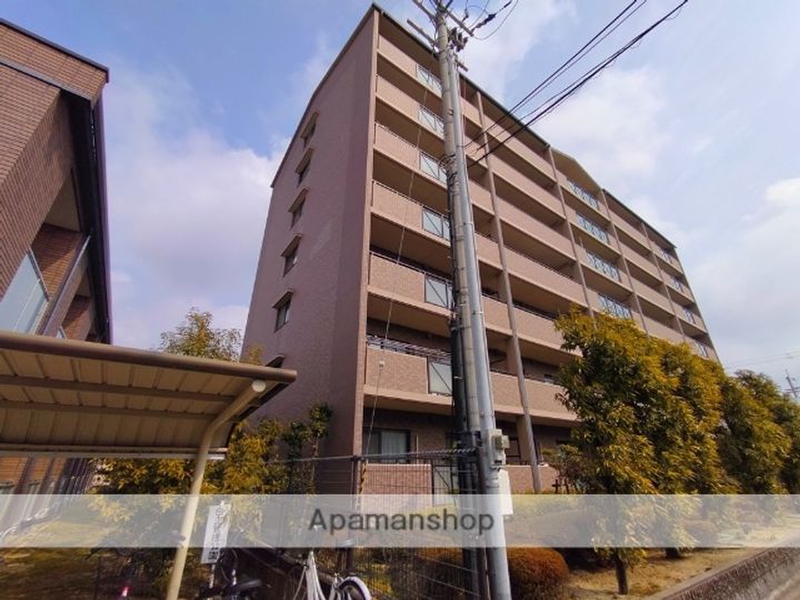 ラポール山賀の外観