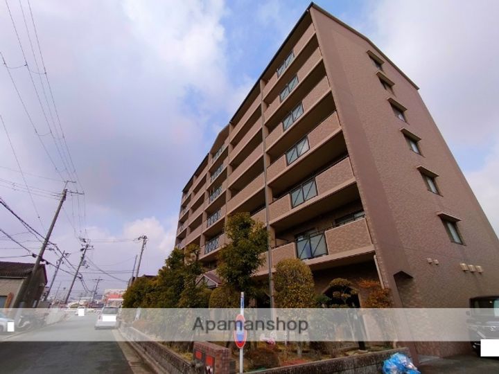 ラポール山賀の外観