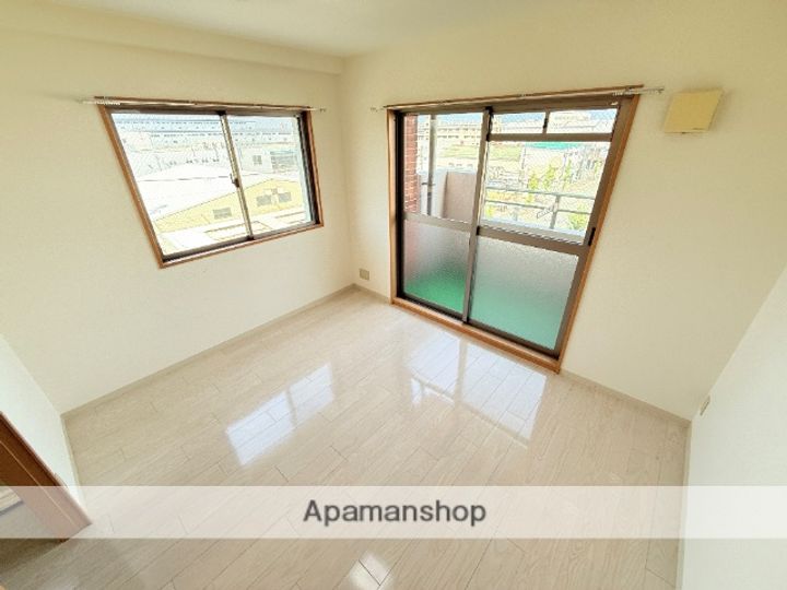 大阪府東大阪市横枕西の賃貸マンションの居間