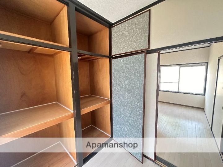 大阪府東大阪市横小路町4丁目の賃貸マンション102の内装