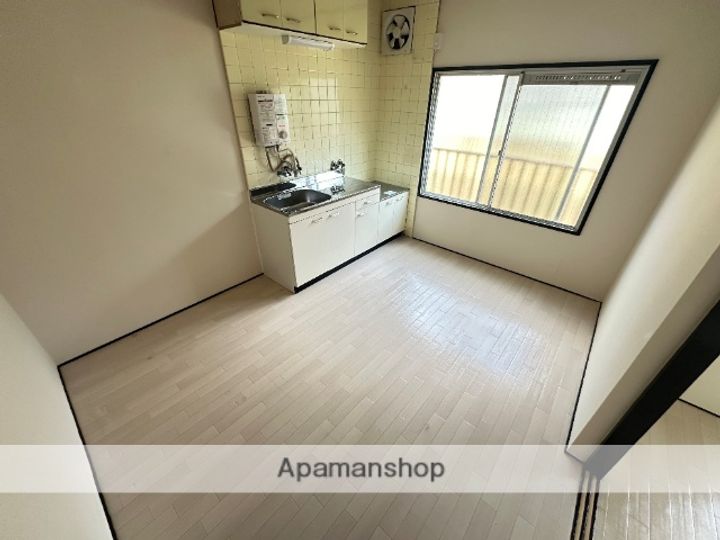 大阪府東大阪市横小路町4丁目の賃貸マンション102の居間