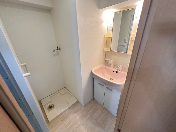 大阪府東大阪市西岩田3丁目の賃貸マンションの内装