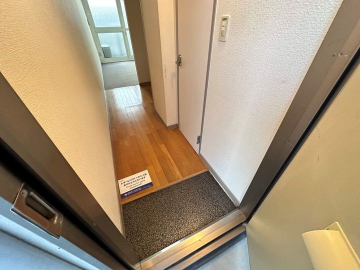 レオパレスヴィラの玄関