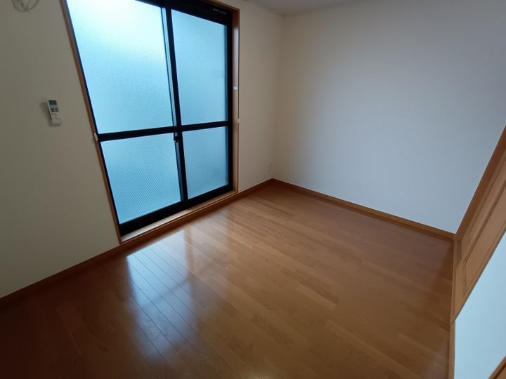 レオパレスハナテン2番館の居間