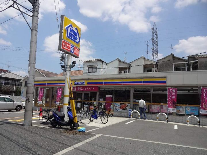 レオネクストLovin IIIの周辺