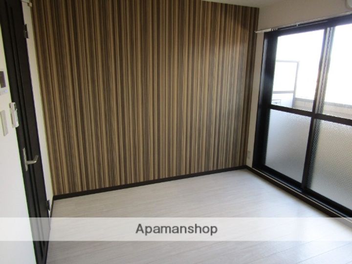 大阪府東大阪市岩田町4丁目の賃貸マンションの居間