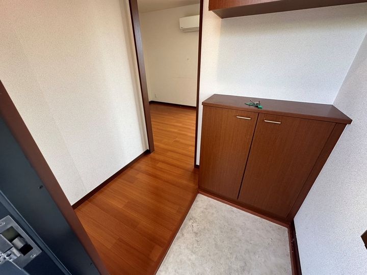 大阪府東大阪市稲葉2丁目の賃貸アパートの玄関