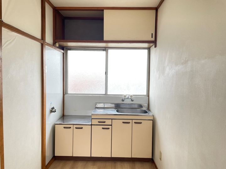 八尾マンション58号室のキッチン
