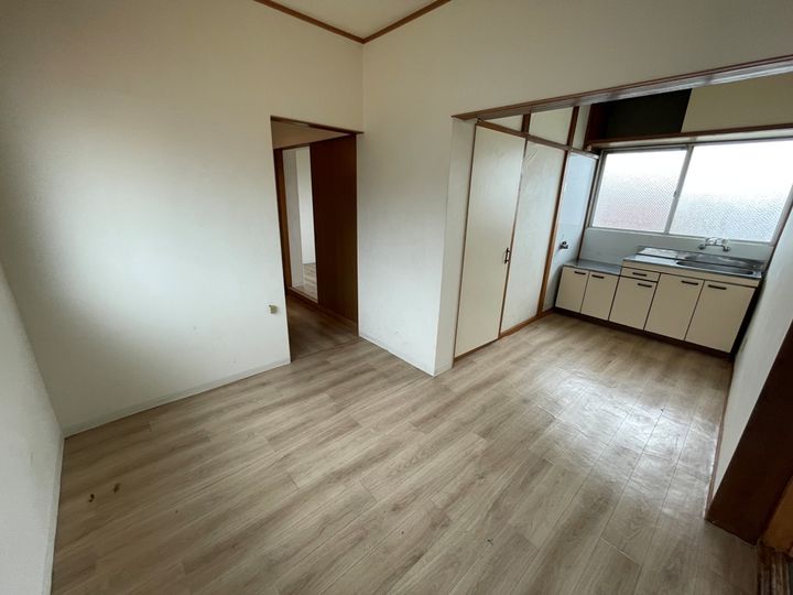 八尾マンション58号室の居間