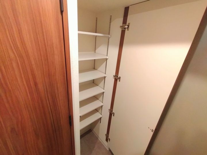 プレサンスNEO長堂アウローラの玄関