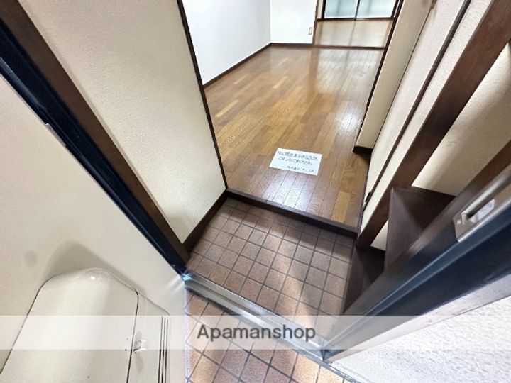 大阪府東大阪市中石切町4丁目の賃貸マンション1-Dの玄関