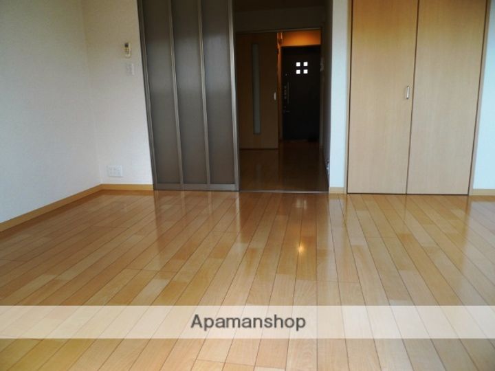 エバーグリーン若江岩田302の居間