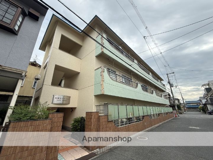 秀栄マンションの外観