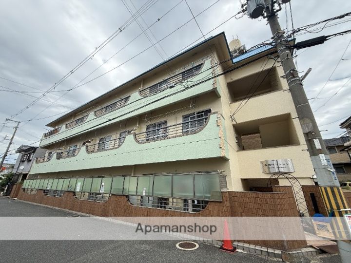 秀栄マンションの外観