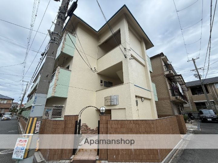 秀栄マンションの外観