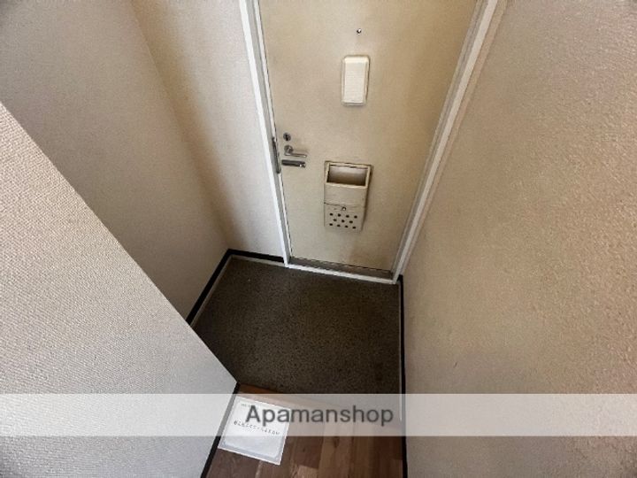 大阪府東大阪市日下町5丁目の賃貸アパートの玄関