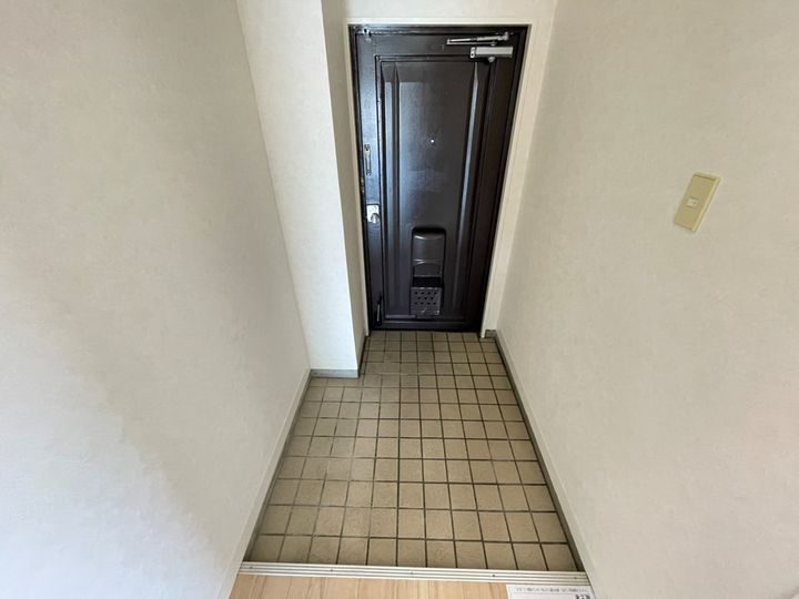 第一ハイツシャトーの玄関