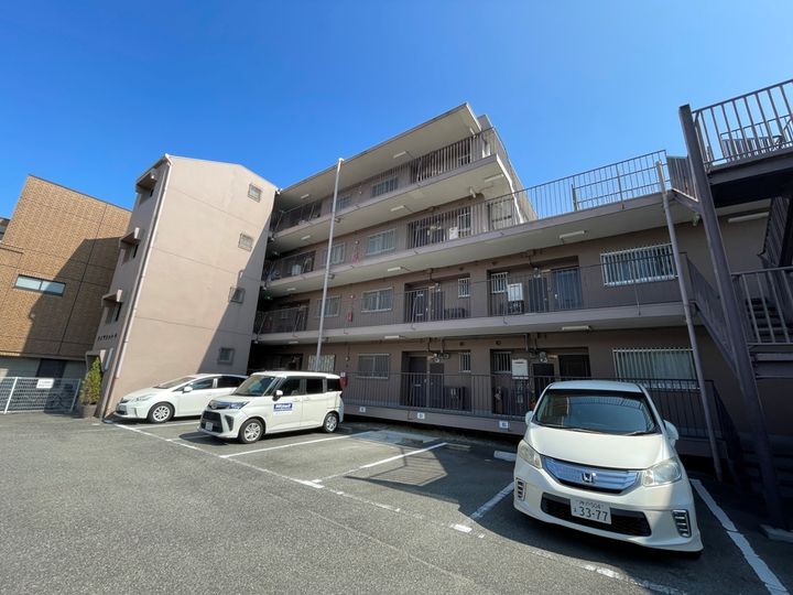 第一ハイツシャトーの外観
