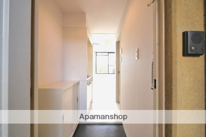 兵庫県尼崎市西立花町2丁目の賃貸マンションの玄関