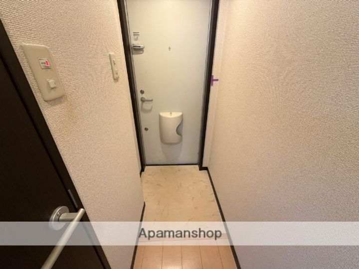 大阪府堺市東区日置荘西町4丁の賃貸アパートの玄関