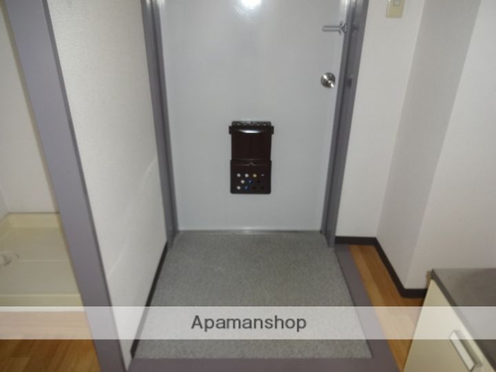 兵庫県西宮市上甲子園1丁目の賃貸マンションの玄関