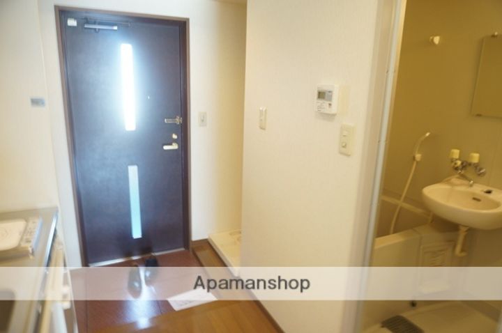 ファミール5号館の玄関