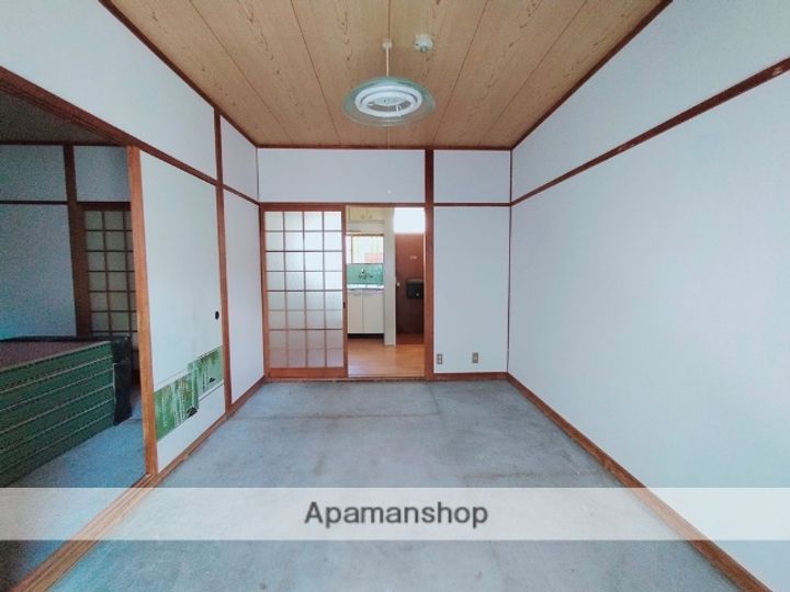小川マンションの居間