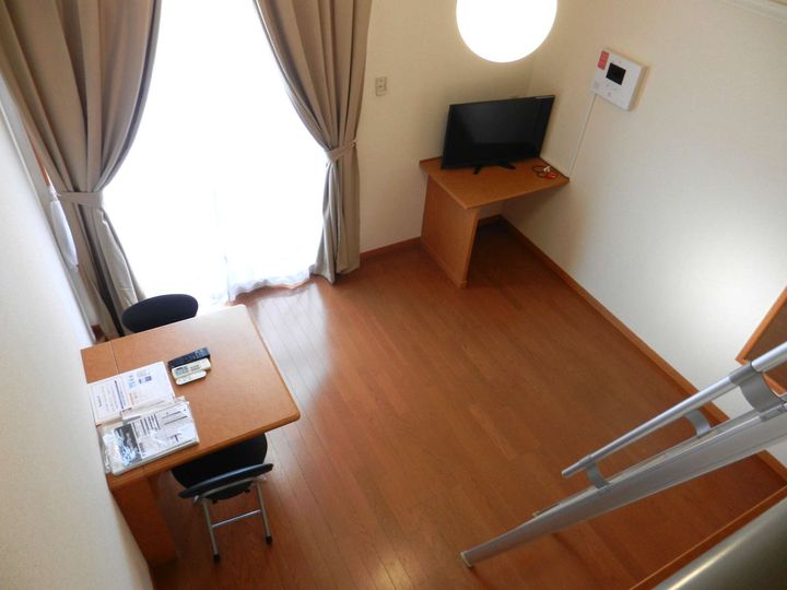 レオパレスフォレストいずみの居間