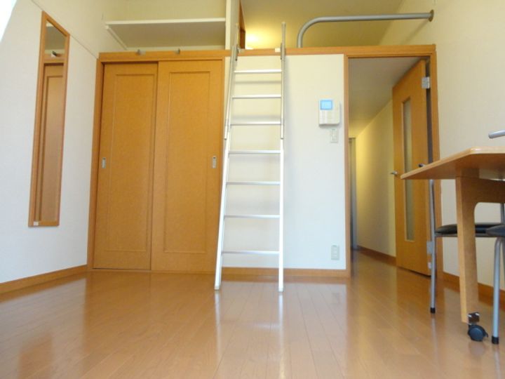 レオパレスさちAの居間