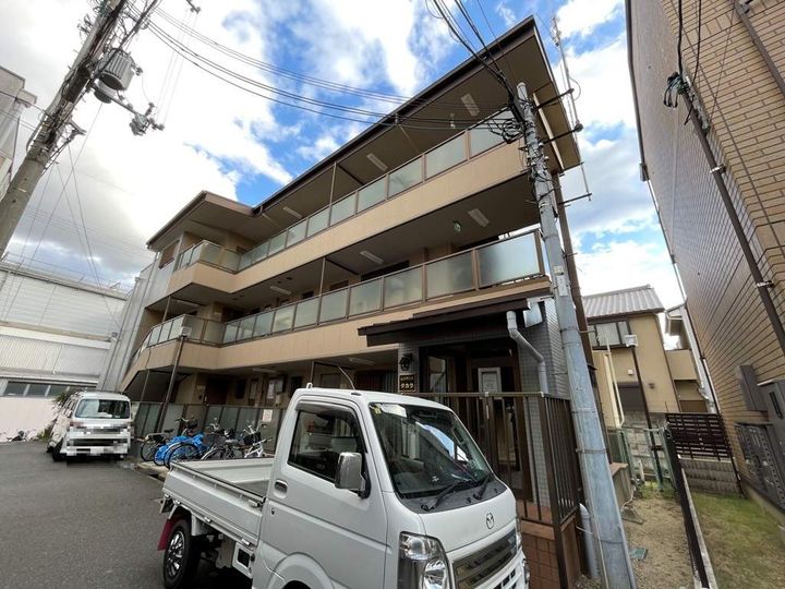 レジデンスタカラの外観