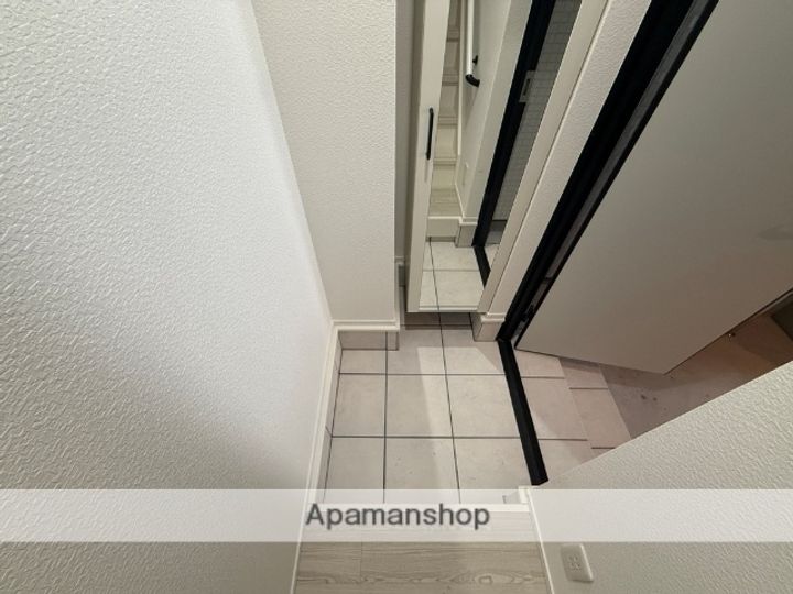 大阪府堺市東区日置荘西町7丁の賃貸アパートの玄関