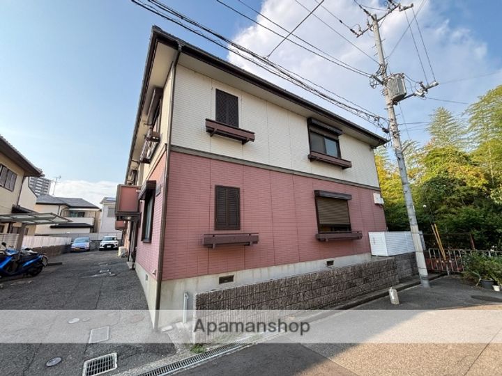 ハイツ岡田の外観