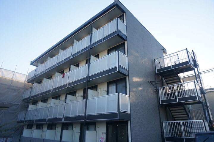 レオパレスセジュール高槻の外観