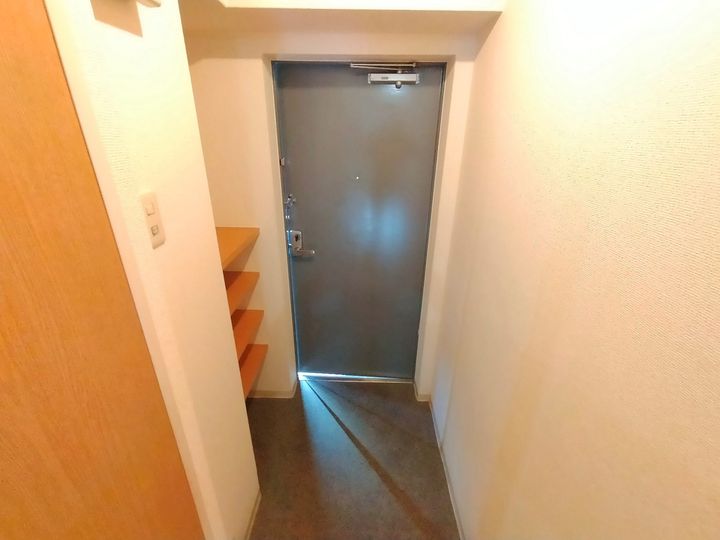 兵庫県西宮市笠屋町の賃貸マンションの玄関