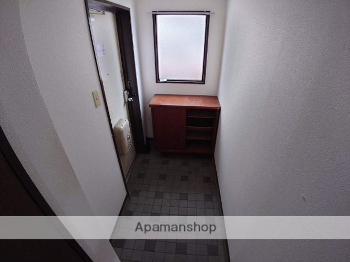 シャトーハイネの玄関