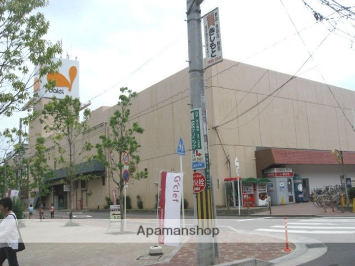 アゼリア氷室の周辺