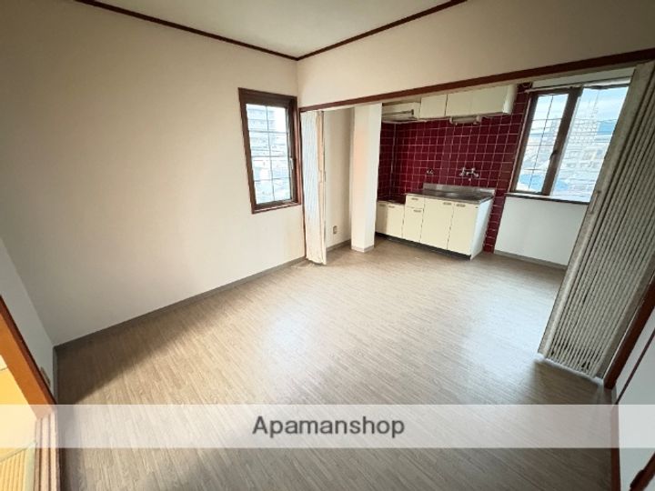 ヴィラ赤とんぼの居間